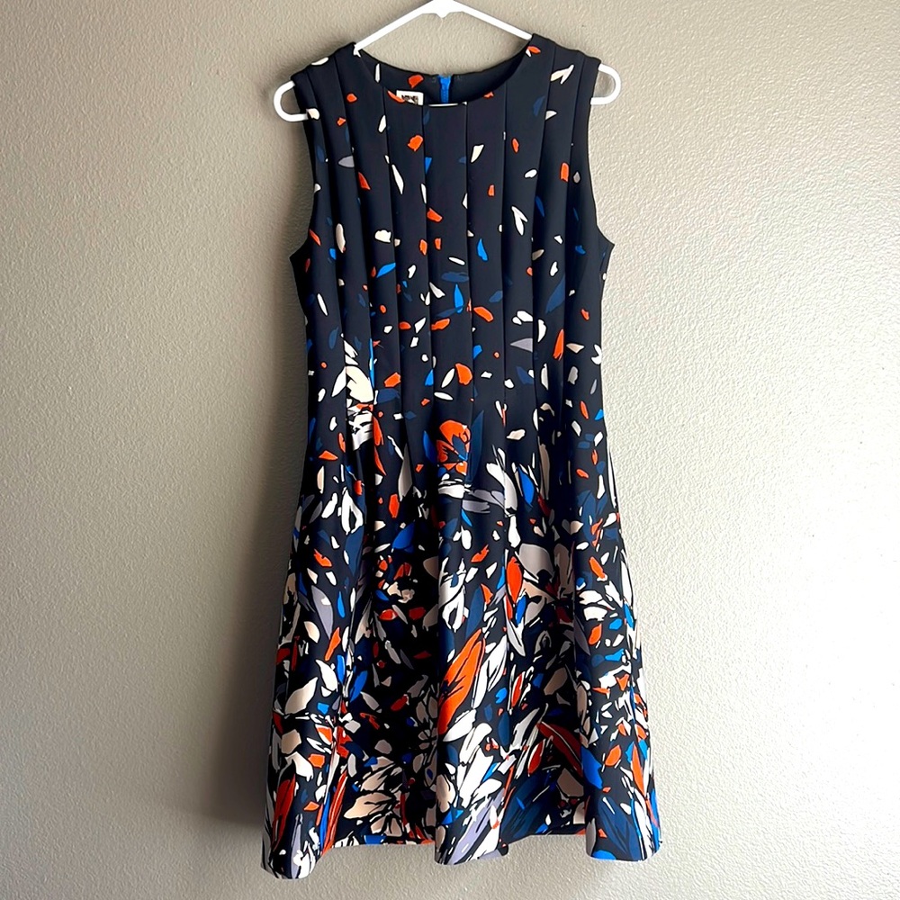 Black ANNE KLEIN knee-length pleated dress with abstract color design. Size 12.